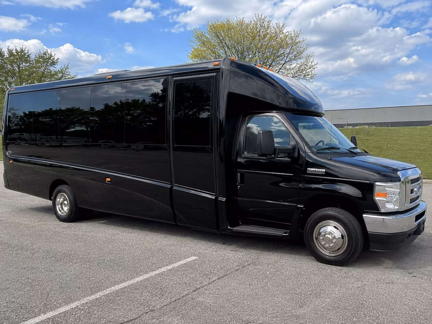 airport transfer buses for louis armstrong new orleans international airport