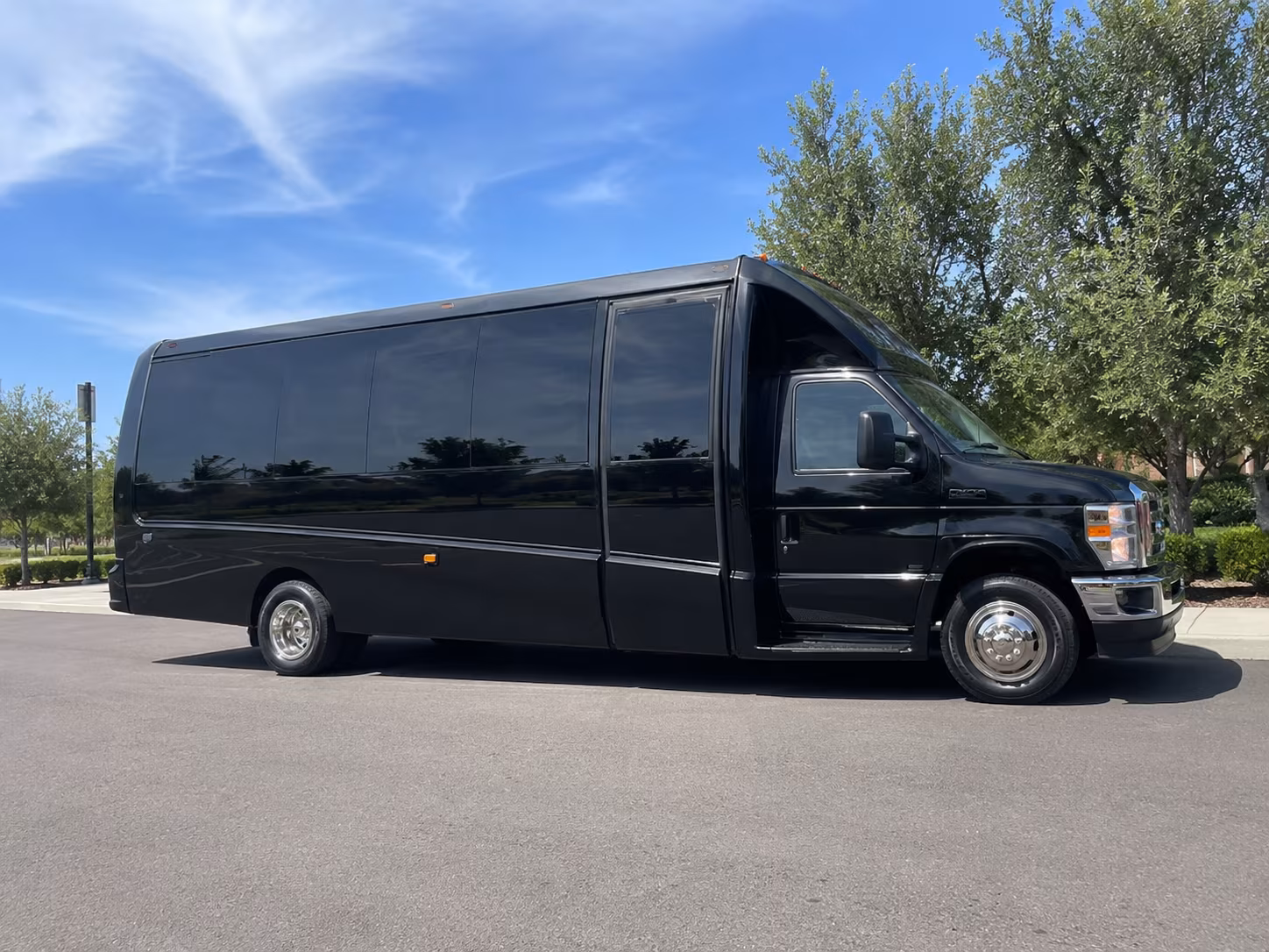 employee shuttle buses for kenner and jefferson parish workplaces
