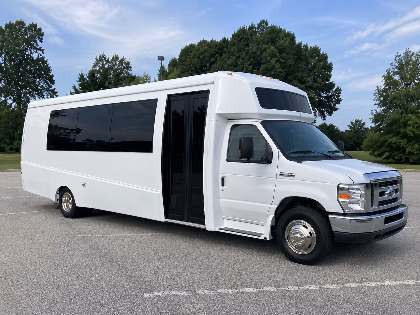 kenner 18 passenger party bus