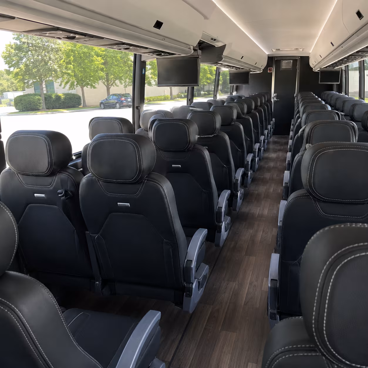 kenner charter bus rentals for airport and hotel industry groups