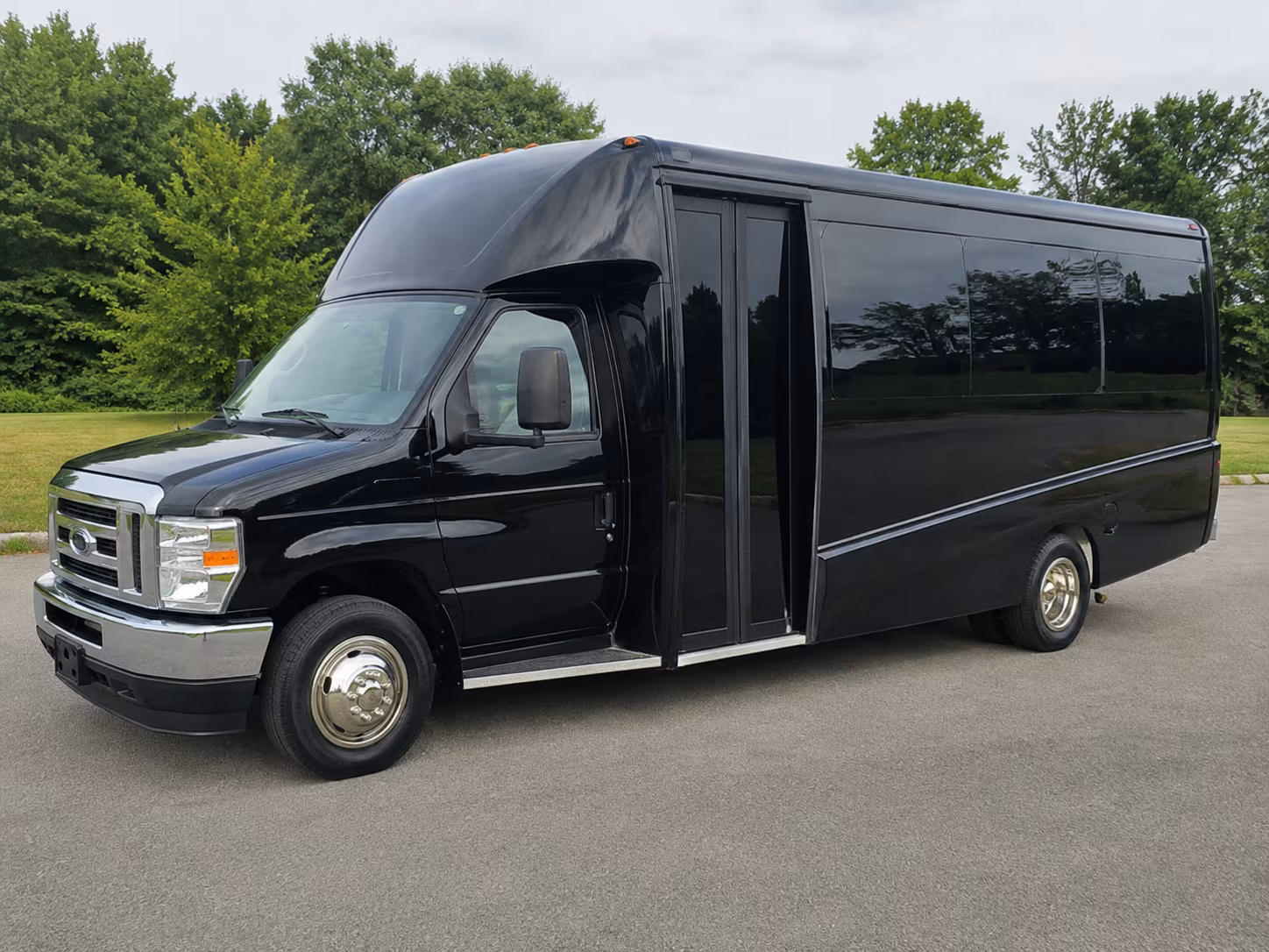 kenner sporting event transportation onboard seating